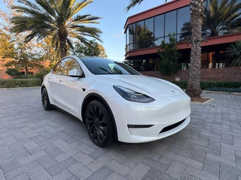 Used 2024 Tesla Model Y Performance AWD/4WD image 3