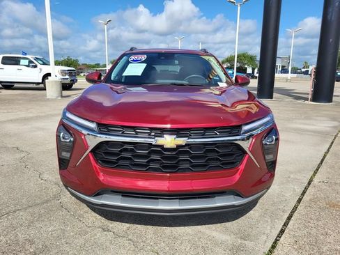 Used 2025 Chevrolet Trax LT FWD image 18