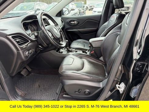 Used 2019 Jeep Cherokee Trailhawk image 13