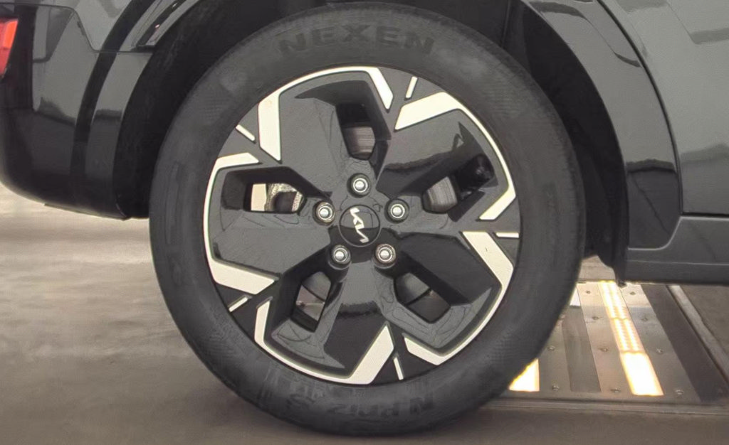 Used 2023 Kia Niro Wind w/ Wind Preserve Package FWD image 9