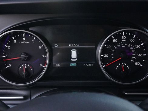 Used 2023 Kia Carnival LX image 37