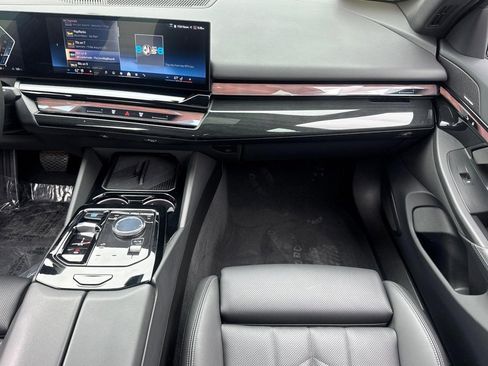 Used 2024 BMW i5 eDrive40i w/ Premium Package RWD image 29