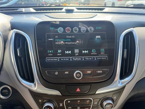 Used 2018 Chevrolet Equinox Premier image 21