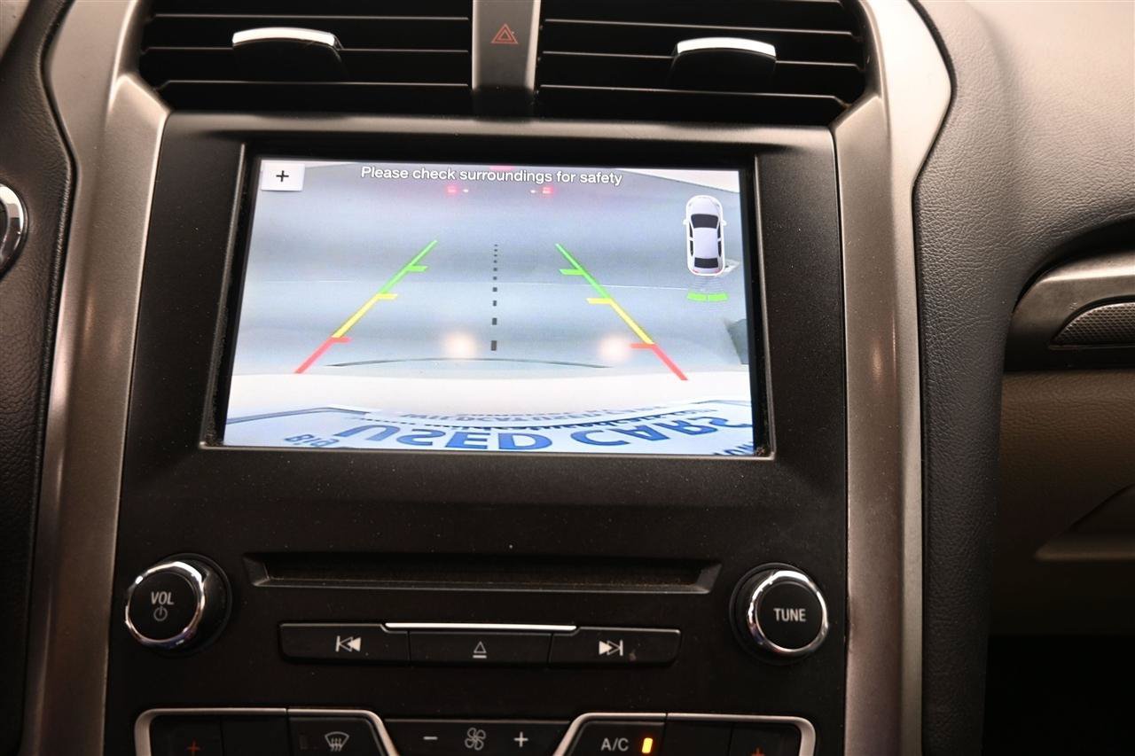 Used 2017 Ford Fusion SE w/ Fusion SE Technology Package FWD image 16