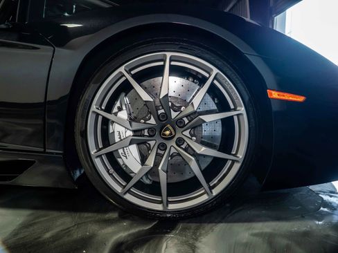 Used 2015 Lamborghini Aventador LP 700-4 image 17