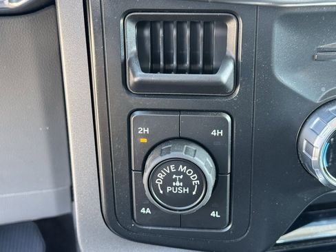 Used 2022 Ford F150 Lariat w/ Equipment Group 502A High image 37