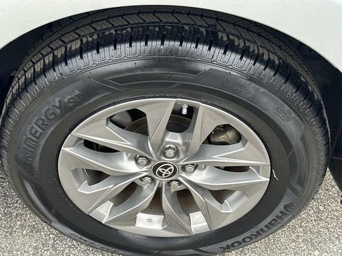 Used 2024 Toyota Sienna XLE image 16