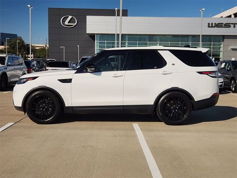 Used 2018 Land Rover Discovery SE image 4