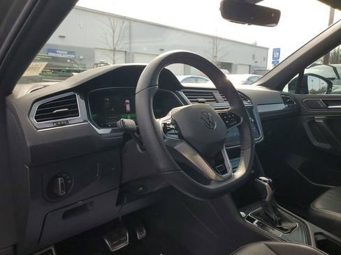 Used 2024 Volkswagen Tiguan SE R-Line image 21