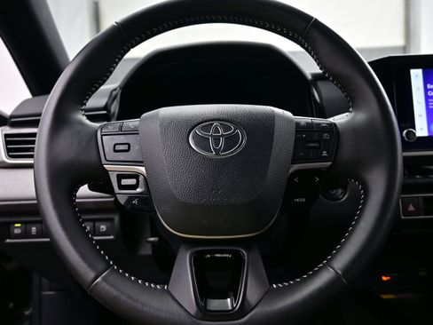 Used 2025 Toyota Camry SE AWD/4WD image 24