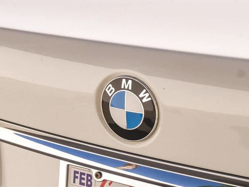 Used 2018 BMW 740i image 11