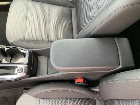 Used 2025 Chevrolet Trax LT w/ LT Convenience Package FWD image 39