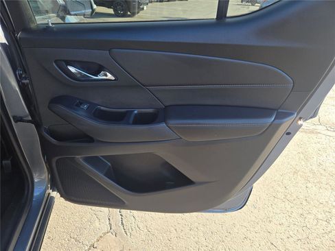 Used 2018 Chevrolet Traverse LT image 9