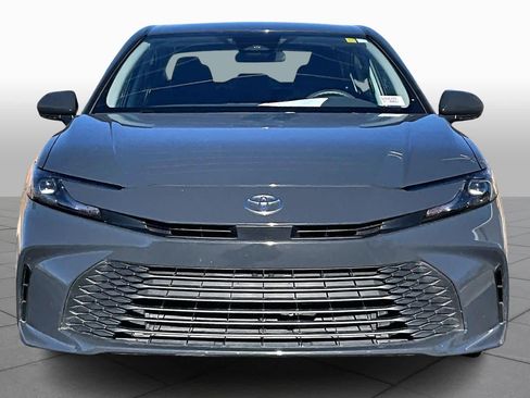 Used 2025 Toyota Camry SE image 3