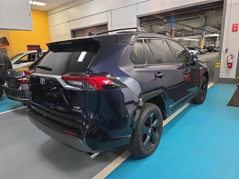 Used 2021 Toyota RAV4 XSE AWD/4WD image 11