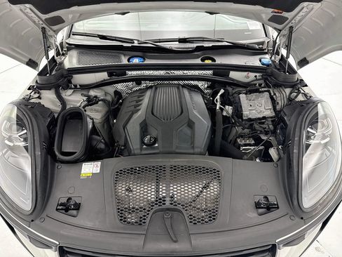 Used 2022 Porsche Macan AWD/4WD image 28