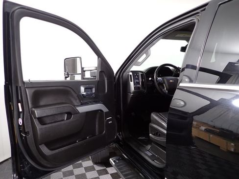 Used 2019 Chevrolet Silverado 2500 LTZ w/ Duramax Plus Package AWD/4WD image 20