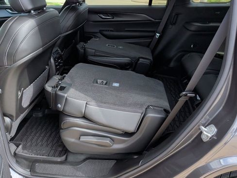 New 2025 Jeep Grand Cherokee L Altitude image 40