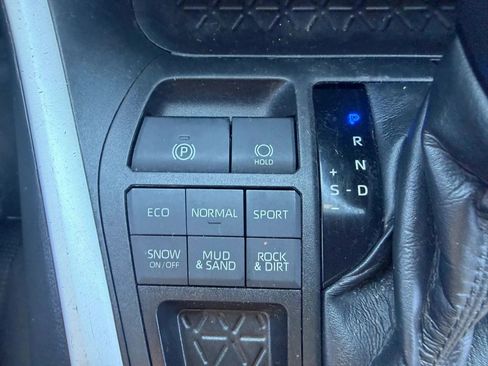 Used 2020 Toyota RAV4 LE w/ All Weather Liner Package AWD/4WD image 22