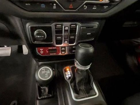 Used 2024 Jeep Wrangler Unlimited Rubicon 4xe w/ Technology Group AWD/4WD image 31