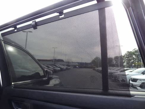 Used 2023 Toyota Highlander XLE FWD image 13