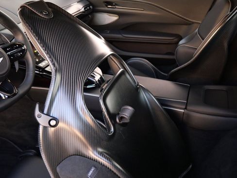 Used 2025 Aston Martin V8 Vantage Coupe image 25