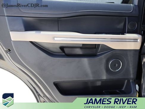 Used 2024 Ford Expedition Limited AWD/4WD image 18
