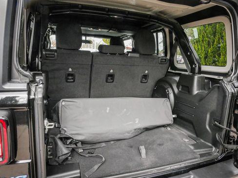 Used 2023 Jeep Wrangler Unlimited w/ Convenience Group AWD/4WD image 30