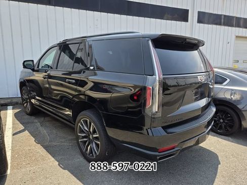 Used 2024 Cadillac Escalade Sport w/ LPO, ONYX Package AWD/4WD image 4