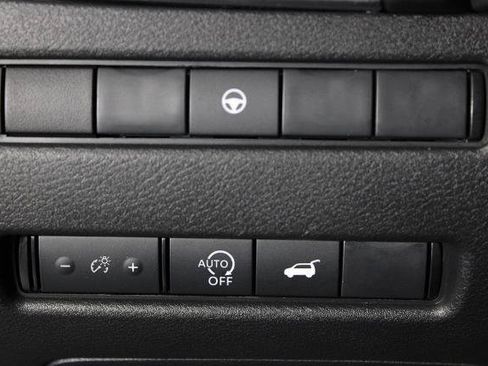 Certified 2025 Nissan Rogue SV FWD image 25