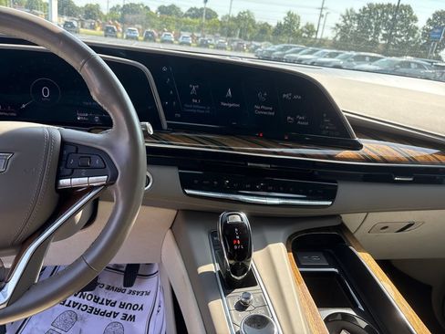 Used 2022 Cadillac Escalade Sport Platinum AWD/4WD image 16