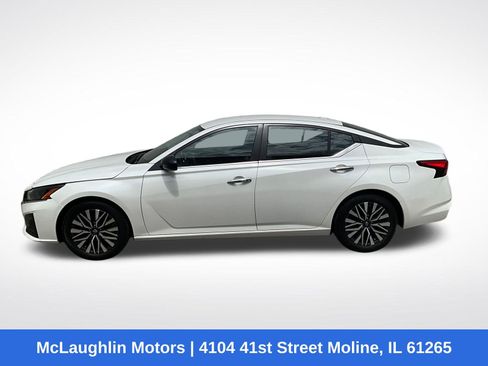 Used 2024 Nissan Altima 2.5 SV FWD image 2
