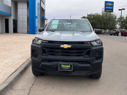 Used 2024 Chevrolet Colorado W/T image 2