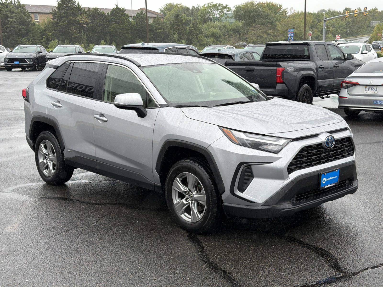Used 2023 Toyota RAV4 XLE AWD/4WD image 1