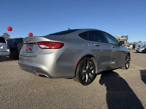 Used 2016 Chrysler 200 S w/ Navigation & Sound Group I FWD image 4