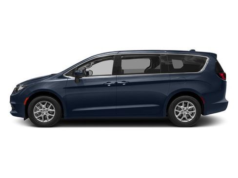 Used 2017 Chrysler Pacifica LX w/ Tire & Wheel Group FWD image 3