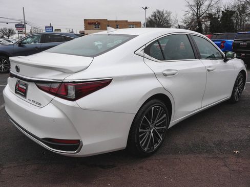 Used 2023 Lexus ES 250 w/ Premium Package image 4