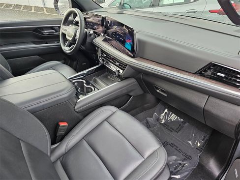 Used 2025 Chevrolet Tahoe Z71 w/ Comfort Package image 10