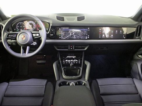 Certified 2025 Porsche Cayenne AWD/4WD image 20