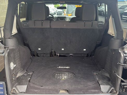 Used 2016 Jeep Wrangler Unlimited Sahara AWD/4WD image 31