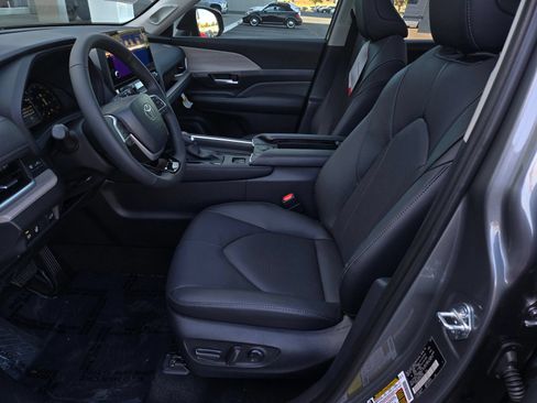 Certified 2026 Toyota Grand Highlander FWD image 17
