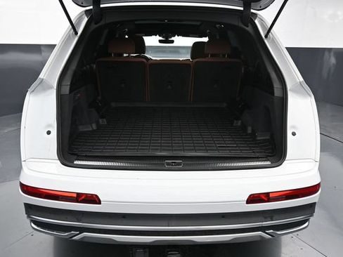 Used 2023 Audi Q7 3.0T Prestige w/ Prestige Package AWD/4WD image 9