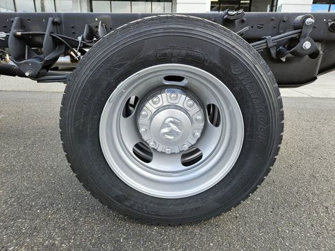 New 2025 RAM 5500 4x4 Regular Cab image 13