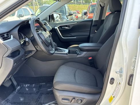 Used 2024 Toyota RAV4 XLE w/ Convenience Package FWD image 16