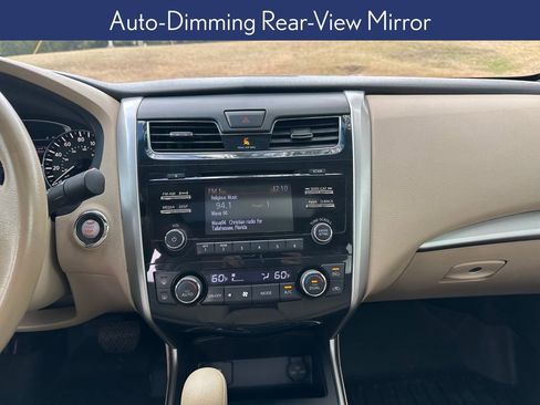 Used 2015 Nissan Altima 2.5 SV w/ Convenience Package image 16