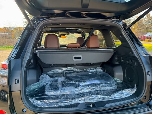 New 2025 Subaru Forester Touring w/ Popular Package - Touring image 11