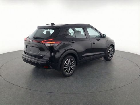 Used 2024 Nissan Kicks SV image 9