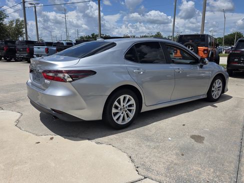 Used 2022 Toyota Camry LE FWD image 6