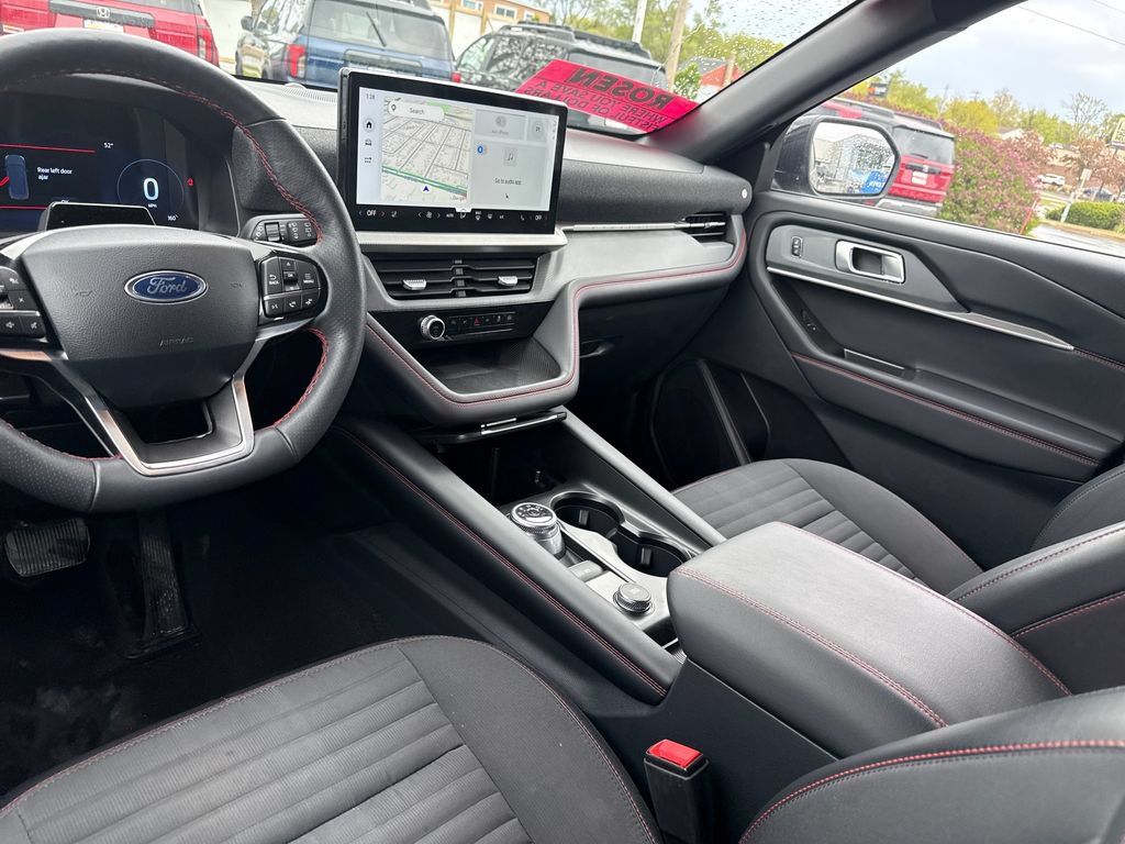Used 2025 Ford Explorer ST-Line w/ ST-Line Street Pack AWD/4WD image 26