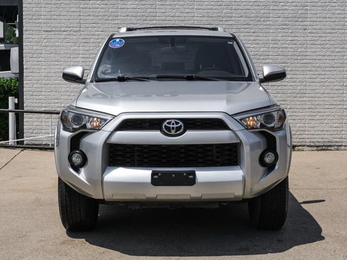 Used 2017 Toyota 4Runner SR5 AWD/4WD image 4
